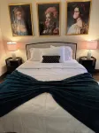 Art Deco 2 Bedroom Home