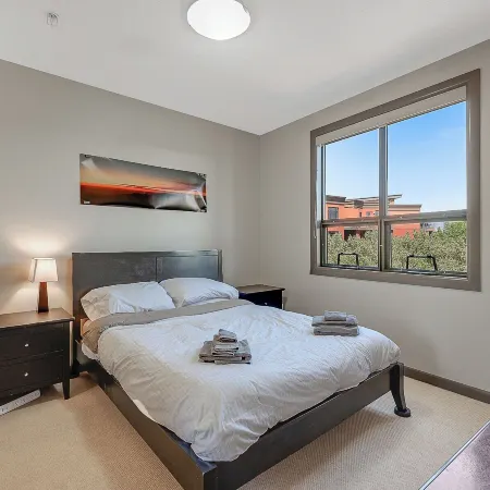Upper Floor w Courtyard View 550