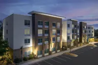 Tru by Hilton Mt. Pleasant Hotel di 