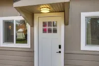 Great Couples & Solo Travelers: Near Hwy 195 & 90 - Kitchen