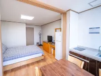 Chuam Hugh Pension Hoteles cerca de Biblioteca de Samcheok
