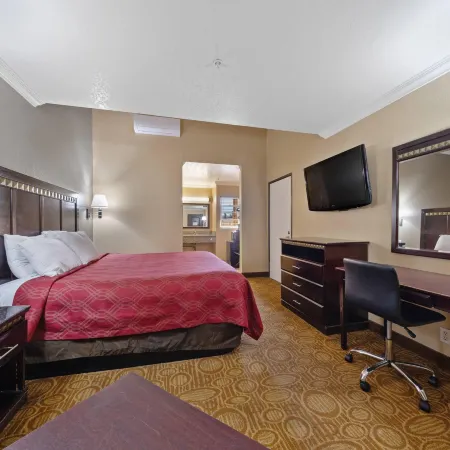 Econo Lodge Inn & Suites Fallbrook Downtown Hotels in Fallbrook