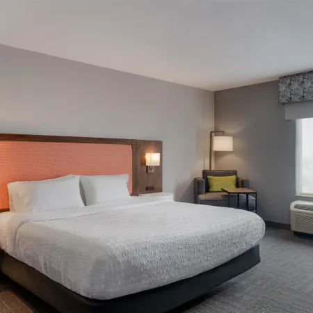Hampton Inn & Suites West Bend