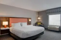 Hampton Inn & Suites West Bend