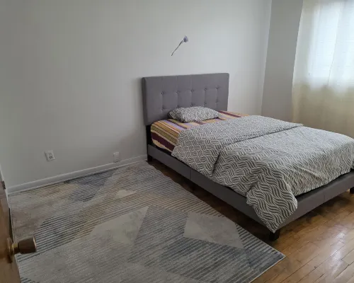 Charming 3-Bedroom Apartment in Vibrant Montréal Hotels near Des Rapides Park