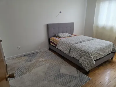 Charming 3-Bedroom Apartment in Vibrant Montréal Hotels near Des Rapides Park
