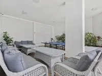Bright 2 Bed Apartment With Ocean Views Hotels in Labrador