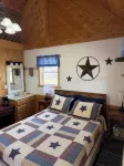 Kara Creek Queen Bed Cabin #9