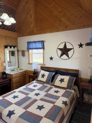 Kara Creek Queen Bed Cabin #9