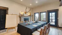 Winterhaven Estate by AvantStay Sleeps 19 Guests Mountain Compound w Views Firepit Hot Tub