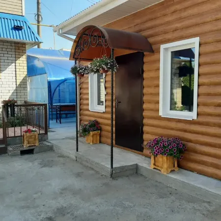 Yuzhnyij Dvorik Hostel