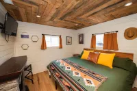 Cowboy Bunkhouse hot tub/lake/farm/nature - 레지던스