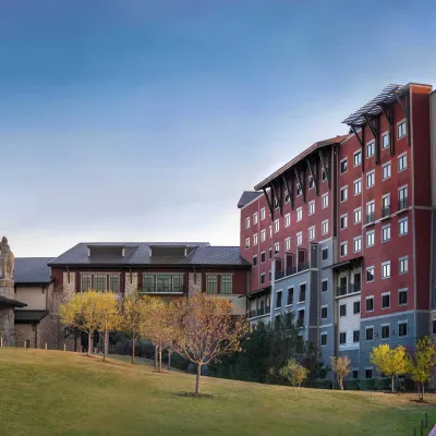 Great Wolf Lodge Grapevine Hotels near Grapevine Historic Main Street District