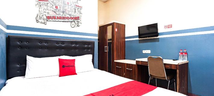 RedDoorz Plus Near Universitas Indonesia Ξενοδοχεία στην πόλη Depok