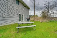 Fire Pit & Grill! Spacious Port Huron Home By Dtwn - Homestays