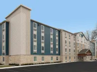 WoodSpring Suites Wixom - Novi - Parkplatz