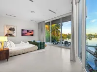 Signature Waterfront Villa by the Glamhomes Hotels in Ojus
