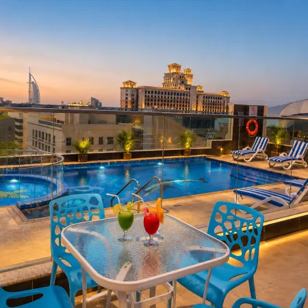 Tulip Al Barsha Hotel Apartment Отели рядом с достопримечательностью «Шоссе шейха Зайда»