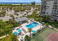 Coastal Lakehouse Condo on Siesta Key Public Beach