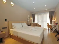 Ionian Crown Suites in Barbati Hotele w: Mparmpati