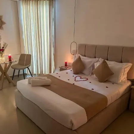 La Costa Hotel 15 Min from Airport,Free High-Speed WiFi, Spa Bath, Pool & Restaurant