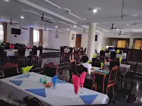 Renajoe Exclusive Guesthouse Tema Community 9 - parking
