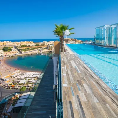 H Hotel Hotels in de buurt van St George's Bay