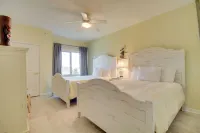 Gulfport Condo with Views Walk to Beach - balcony