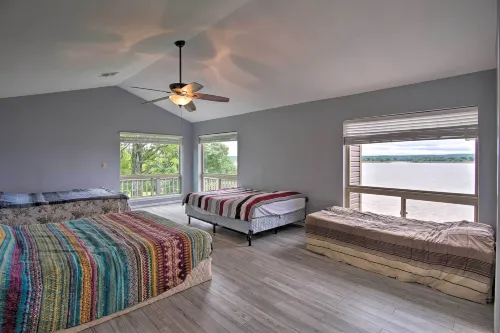 Lakefront Home w/ Private Beach Access! - Wifi