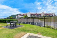 Walk to Bristol Motor Speedway: Retreat w/ Pool! - 3 estrellas