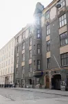 Modern Luxury Flat - Steps to Station - Homestays