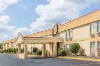 Americas Best Value Inn Knoxville Downtown North - 駐車場