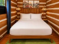 Creekside Vibes - 1 Bedroom Cozy Cabin w/ Outdoor Fire Pit + Pet Friendly! - 샬레 호텔