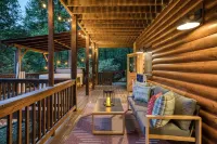 Blue Ridge Treehouse Escape Views Hot Tub - 4-Star