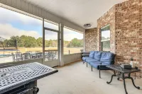 Screened-in Patio & Trampoline: Creola Getaway! - Homestays