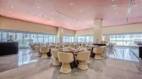 Thirty Five Westbay Luxury Apartments - Homestays