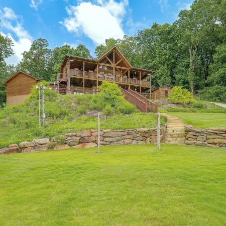Mountain Top Lodge With Amazing Vista