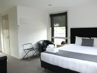 Mcm Motel Christchurch Hotels near Edgeware