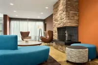Fairfield Inn & Suites Charlottesville Downtown/University Area - Swimmingpools