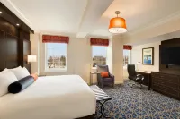 Hotel Saranac, Curio Collection by Hilton - Parking