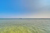New Home on Lake Michigan's Traverse City West Bay - Homestays