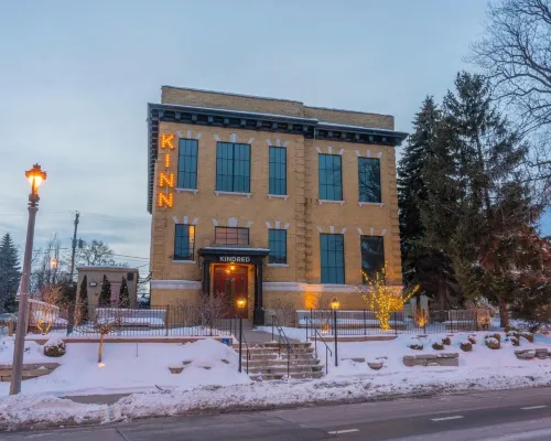 Kinn Guesthouse Bay View Hotels near Pitman Theater
