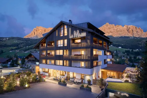 Hotel la Majun - parking