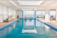Al Hail Waves Hotel Managed by Centara - Rooftop Pools