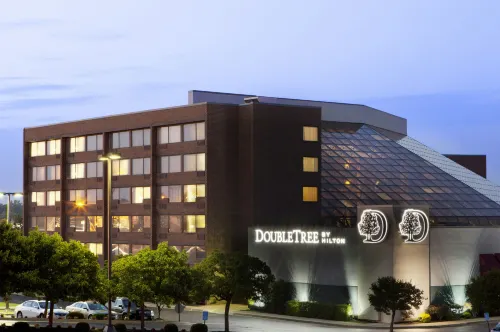DoubleTree by Hilton Hotel Rochester - parking