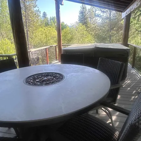 McCall Getaway: Lake & Golf Retreat w/ Hot Tub