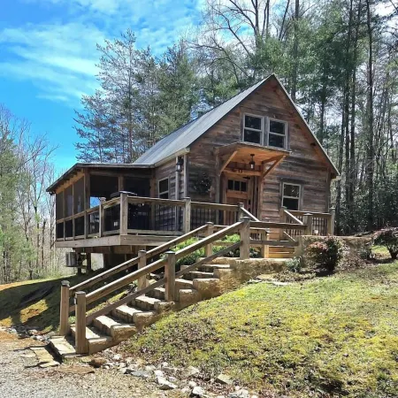 Cozy Cabin w/Loft Bedroom * Firepit * Creek Access