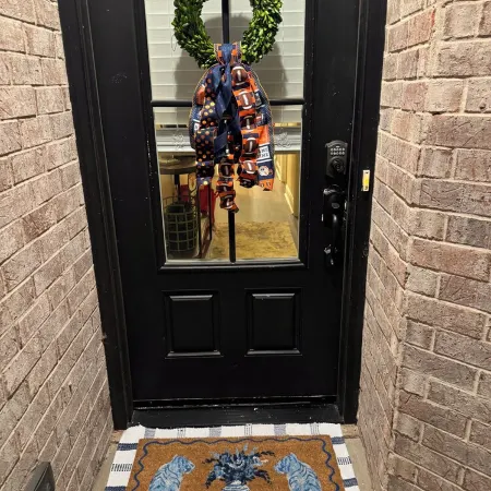 Charming 3-bedroom townhome with WiFi and AC in Auburn