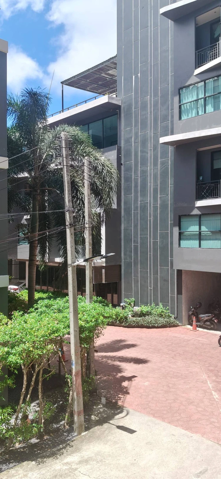 รูปภาพของNai Harn Studio, Steps to Everything, Pool, Gym
