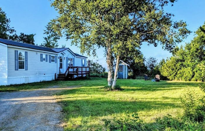 Cozy two bedroom home with ocean view. Quiet and secluded location.